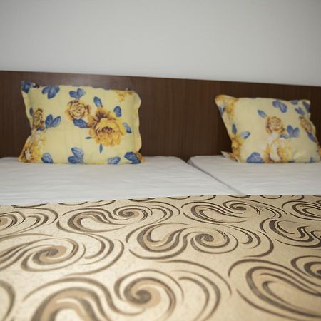 Hostel Ruxandra Фокшаны Экстерьер фото