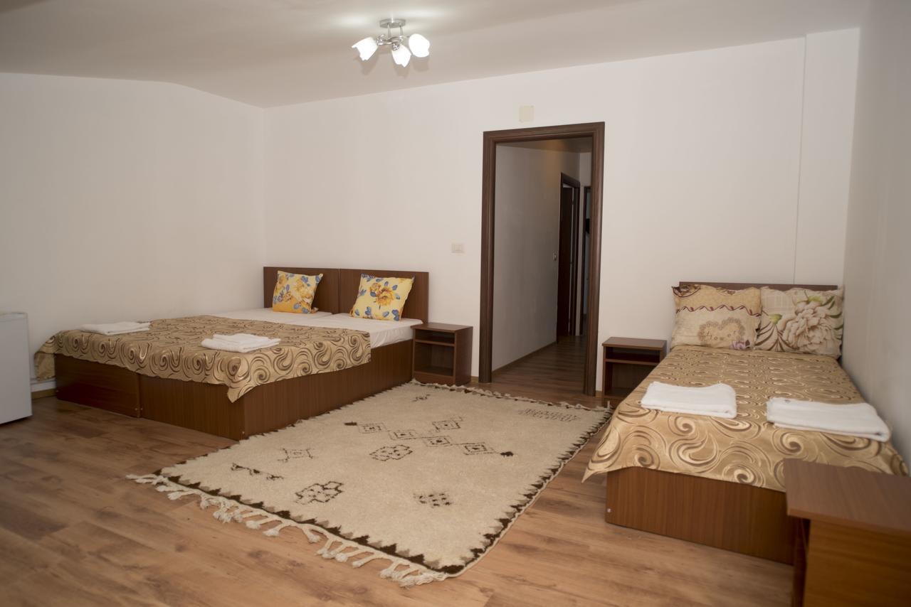 Hostel Ruxandra Фокшаны Экстерьер фото