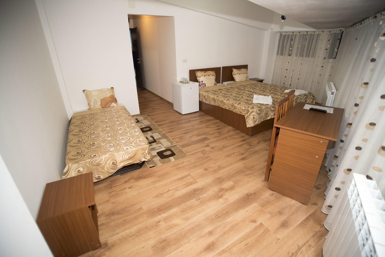 Hostel Ruxandra Фокшаны Экстерьер фото