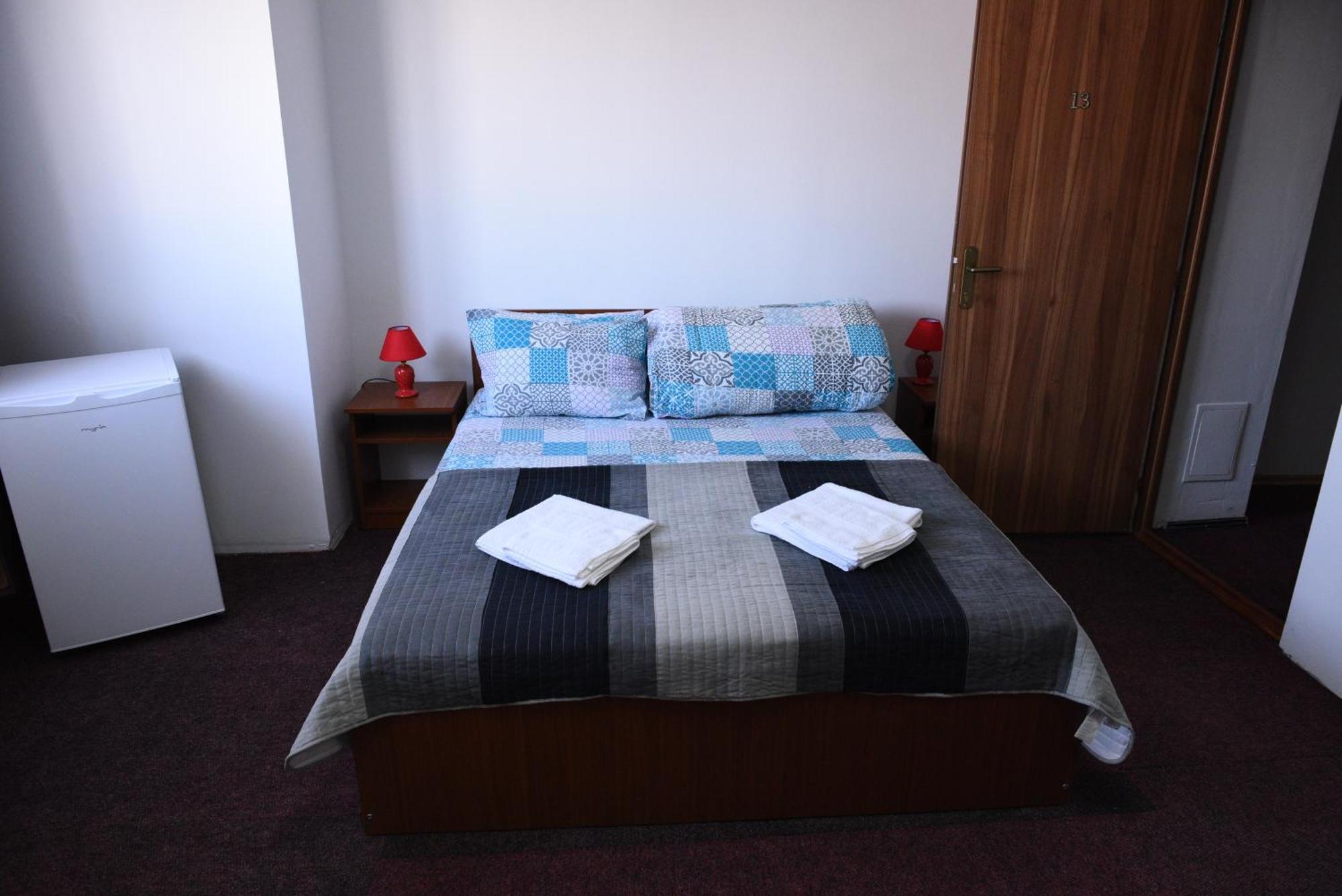 Hostel Ruxandra Фокшаны Экстерьер фото