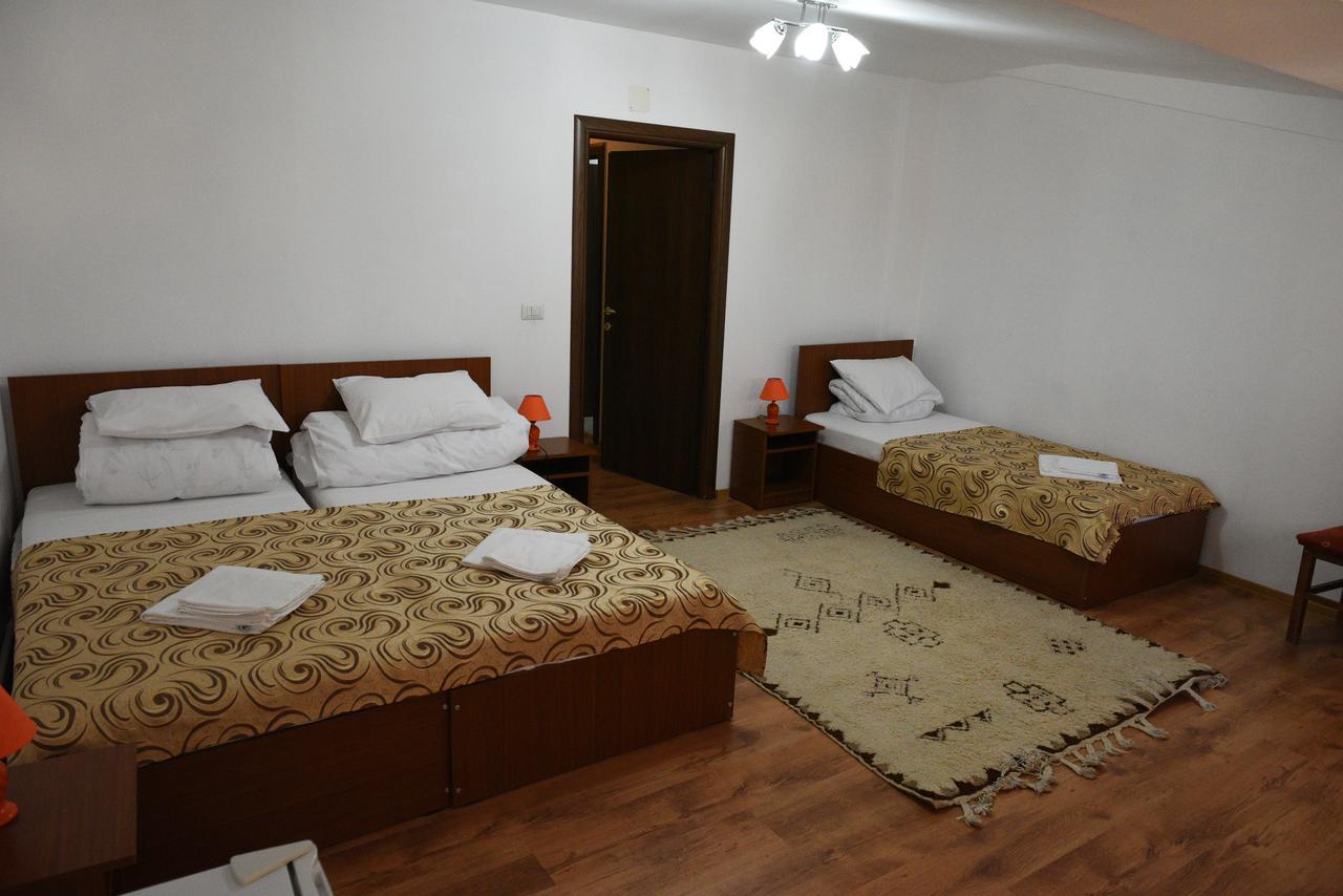 Hostel Ruxandra Фокшаны Экстерьер фото