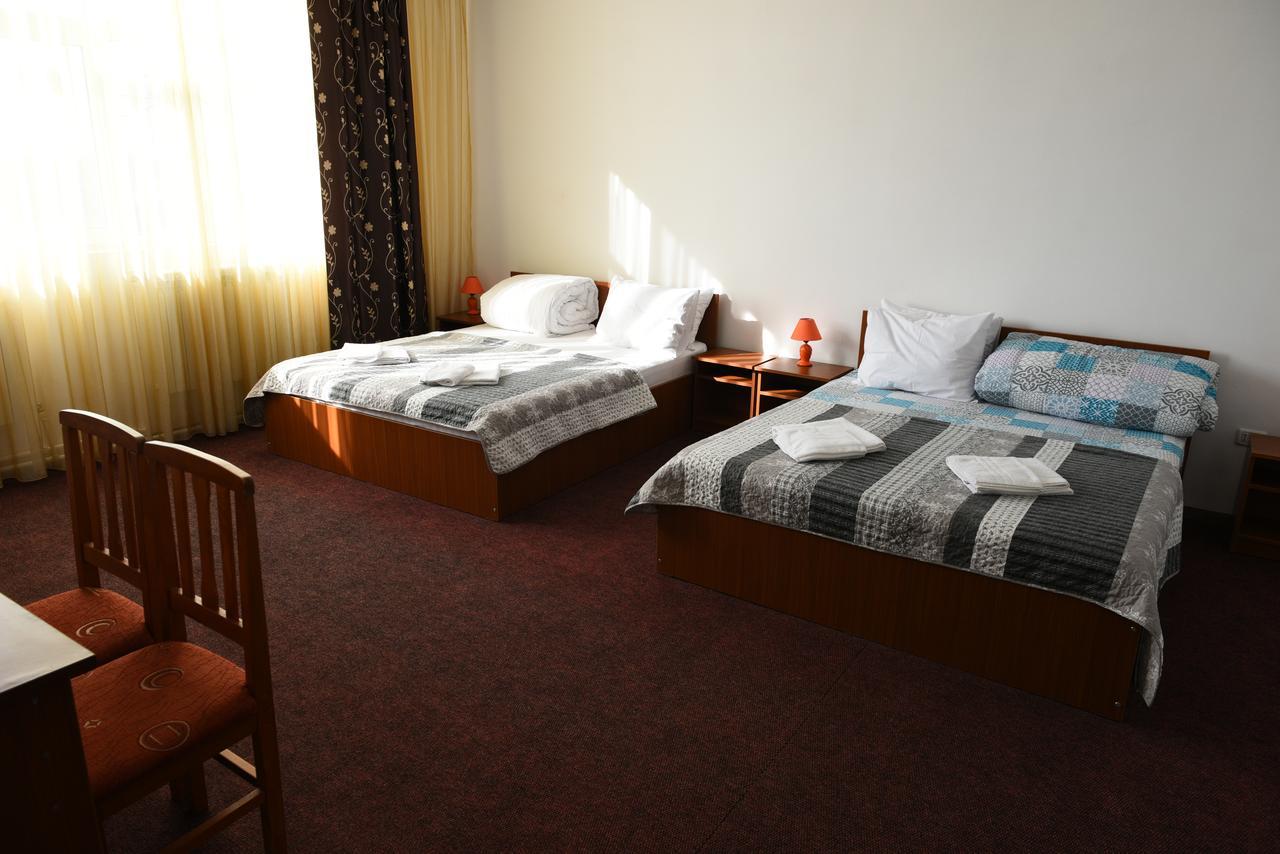 Hostel Ruxandra Фокшаны Экстерьер фото